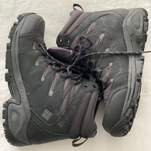 Columbia size 9 men’s boots